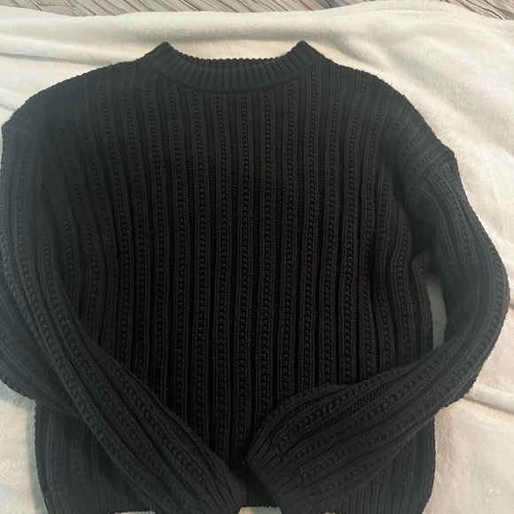 Black sweater - Picture 1 of 2